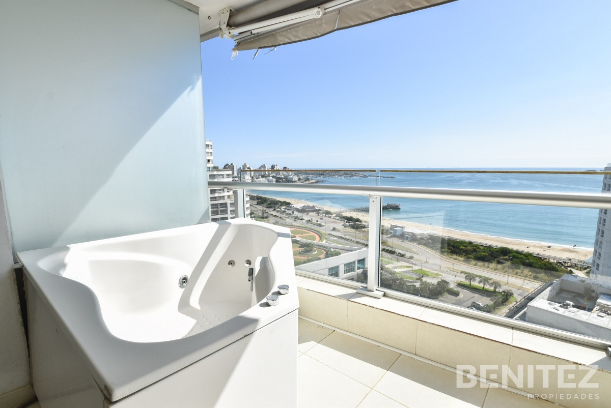 Apartamento ID.5998 - Seasons Tower piso alto! 2 dormitorios con espectacular vista. Playa Mansa
