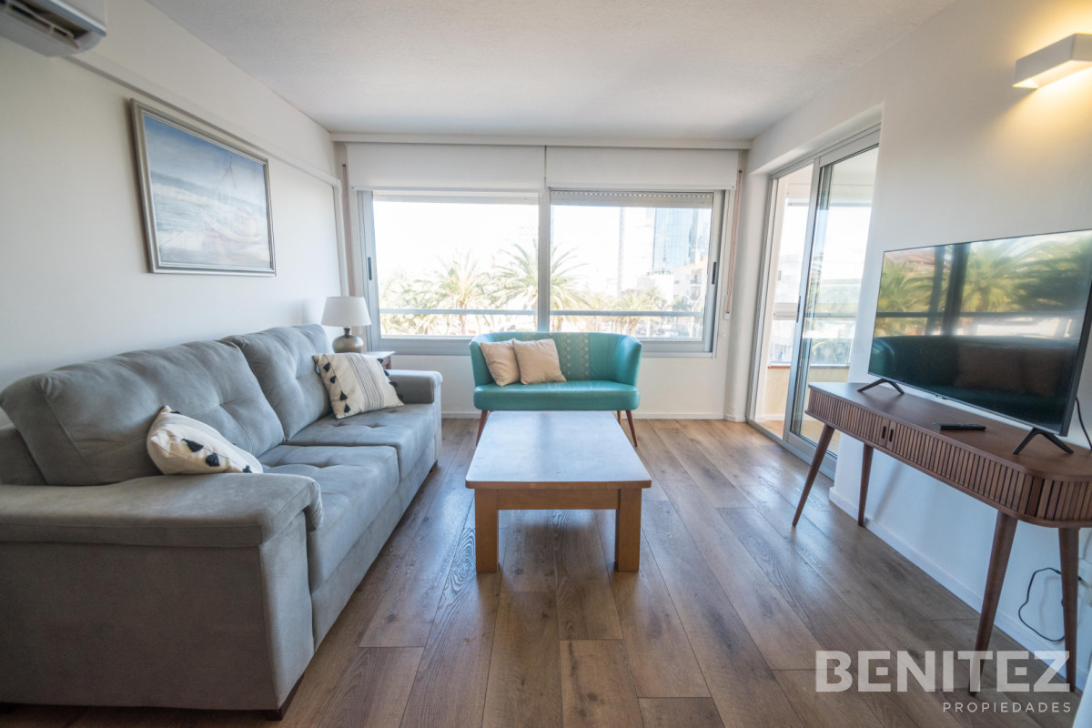 Apartamento ID.575 - Imperdible! Apartamento esquinero de 3 dormitorios. Reciclado.