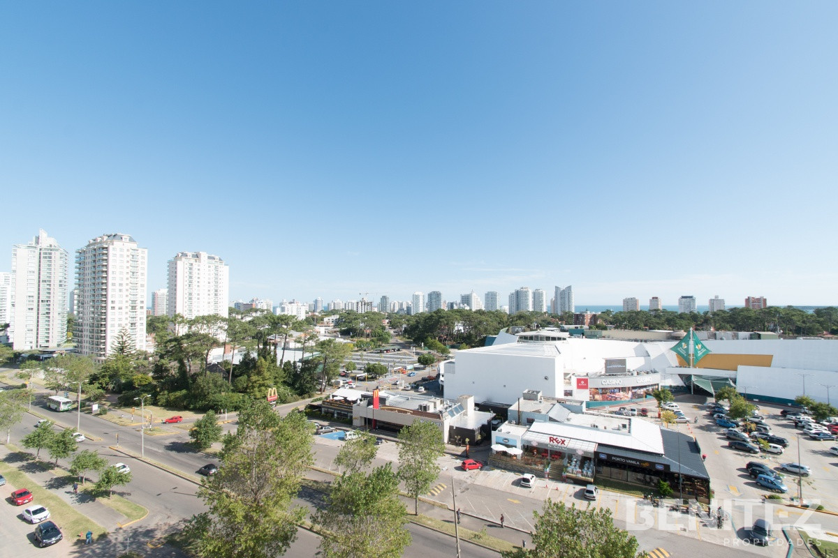Apartamento ID.9106 - Oportunidad Frente a Punta Shopping. Excelente orientación al Mar!