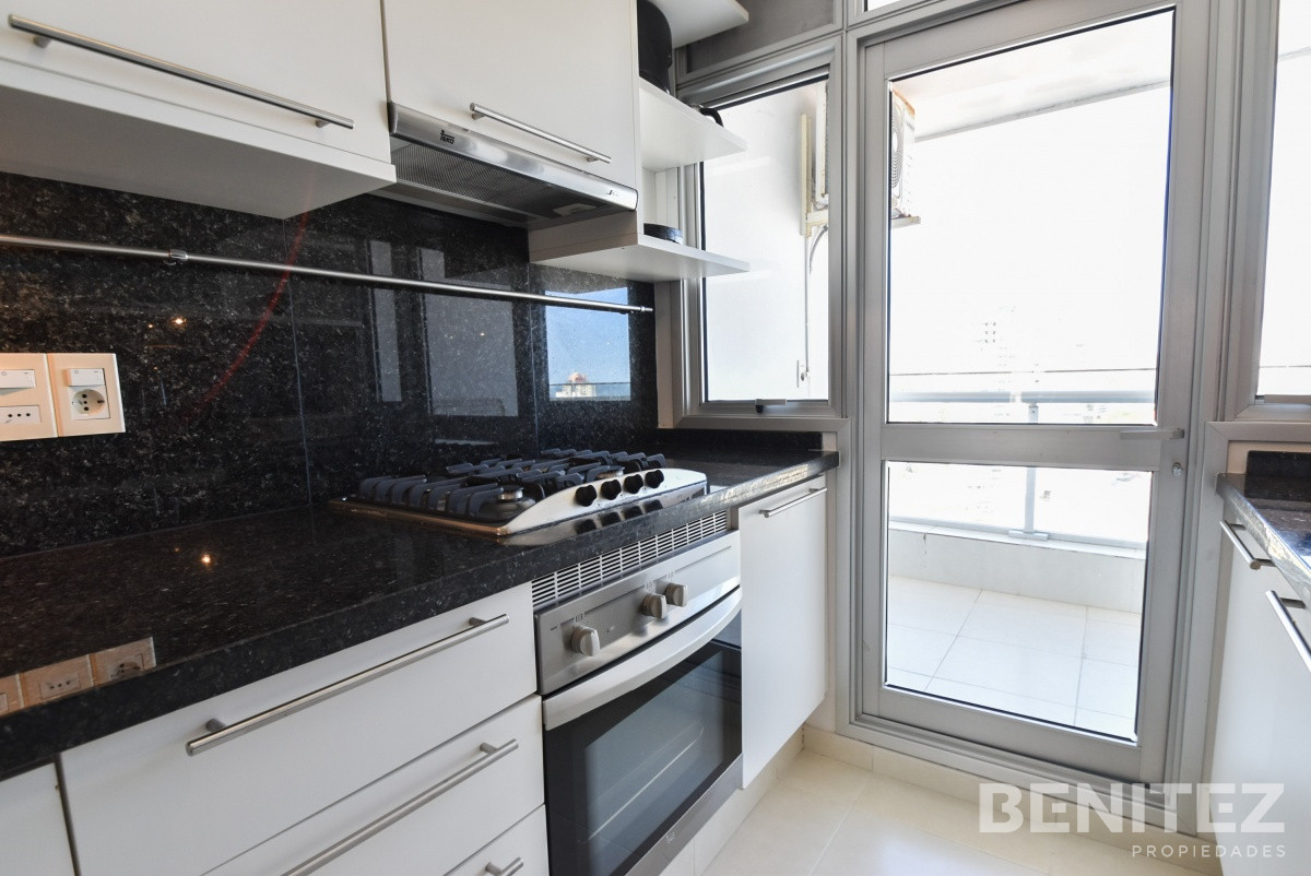 Apartamento ID.5998 - Seasons Tower piso alto! 2 dormitorios con espectacular vista. Playa Mansa