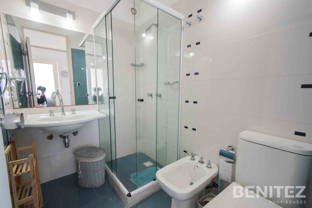 Apartamento ID.9677 - Esquinero de 2 dormitorios. A pasos del Puerto. 