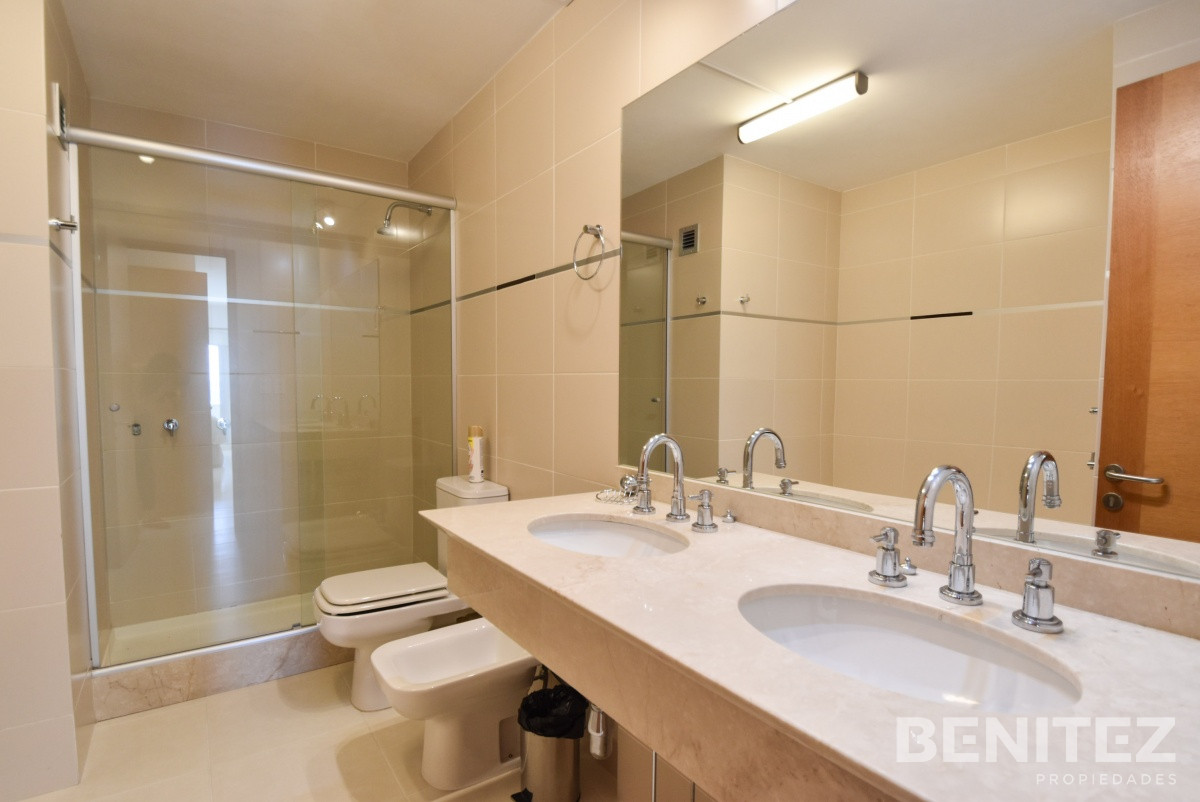 Apartamento ID.5998 - Seasons Tower piso alto! 2 dormitorios con espectacular vista. Playa Mansa