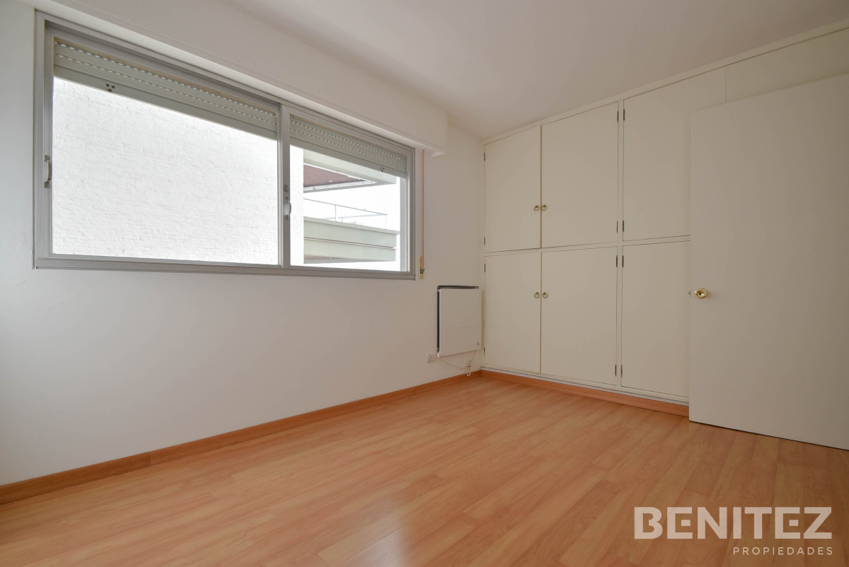 Apartamento ID.8210 - Primera fila al Puerto. Apartamento en venta de 4 dormitorios. Oportunidad!