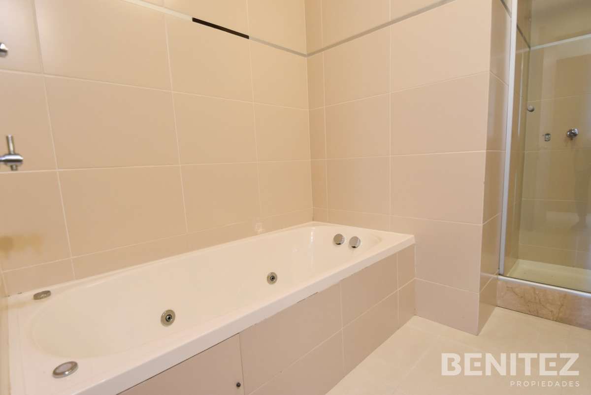 Apartamento ID.5998 - Seasons Tower piso alto! 2 dormitorios con espectacular vista. Playa Mansa