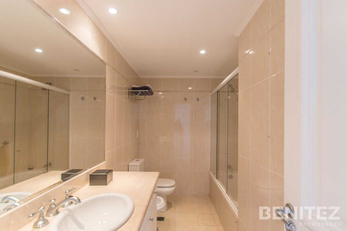 Apartamento ID.9580 - Millenium. Esquinero a la Peninsula. Playa Mansa.