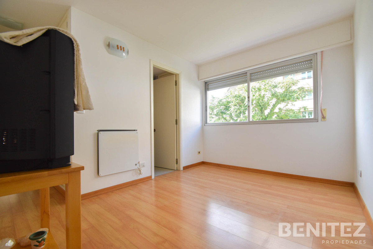 Apartamento ID.8210 - Primera fila al Puerto. Apartamento en venta de 4 dormitorios. Oportunidad!