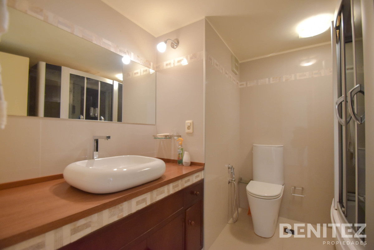 Apartamento ID.8210 - Primera fila al Puerto. Apartamento en venta de 4 dormitorios. Oportunidad!