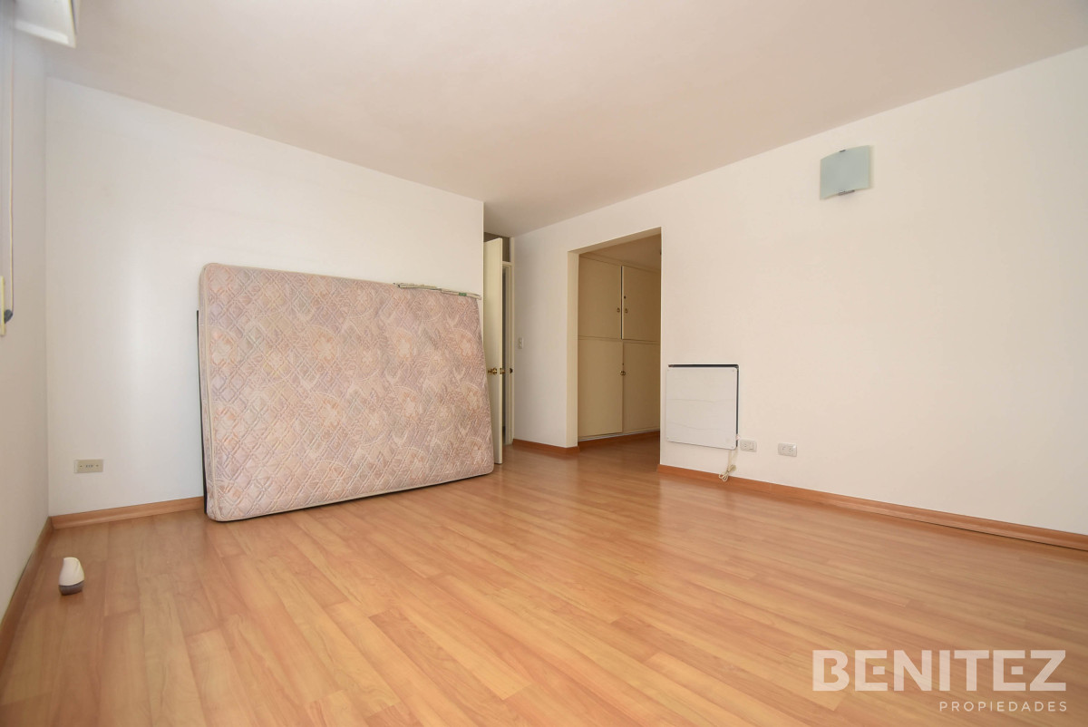 Apartamento ID.8210 - Primera fila al Puerto. Apartamento en venta de 4 dormitorios. Oportunidad!