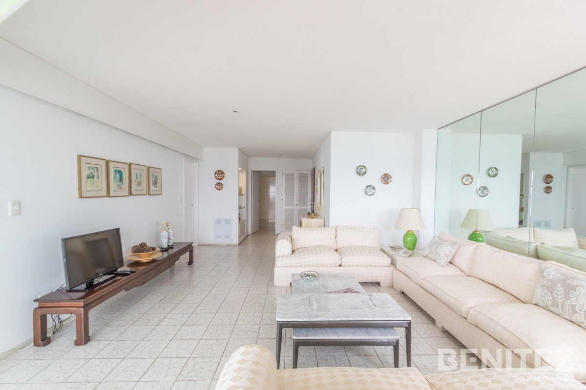 Apartamento ID.355 - Apartamento de 3 dormitorios. Excelente vista al Mar