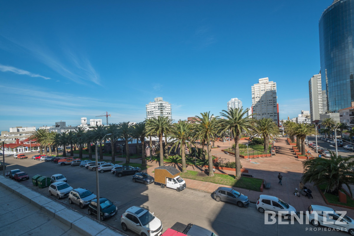 Apartamento ID.575 - Imperdible! Apartamento esquinero de 3 dormitorios. Reciclado.