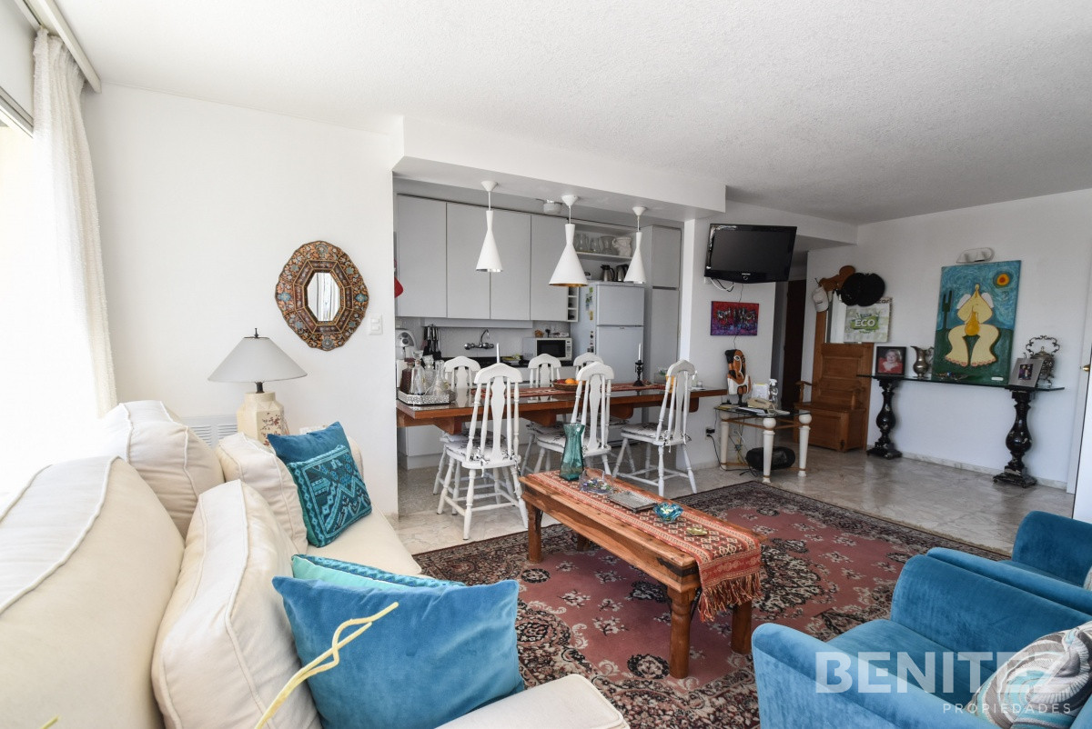 Apartamento ID.216 - Apartamento en venta de 2 dormitorios + 2 baños . Reciclado con garage