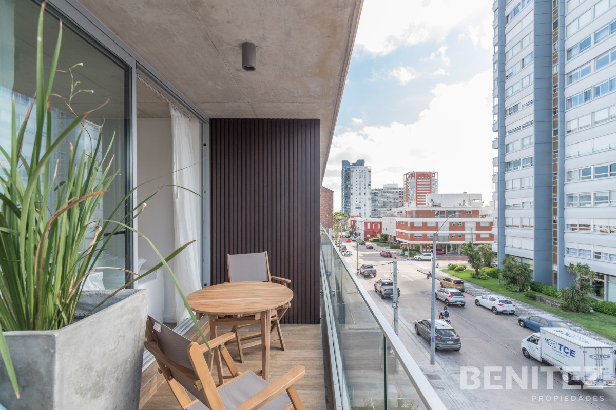 Apartamento ID.9606 - SUDESTE. Excelente apartamento en moderno edificio.