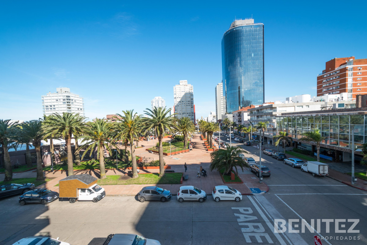 Apartamento ID.575 - Imperdible! Apartamento esquinero de 3 dormitorios. Reciclado.