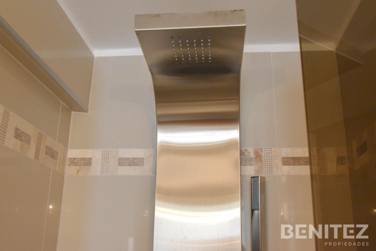 Apartamento ID.8210 - Primera fila al Puerto. Apartamento en venta de 4 dormitorios. Oportunidad!