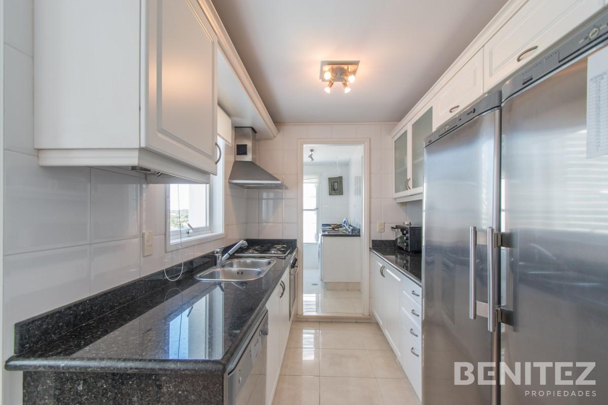 Apartamento ID.9580 - Millenium. Esquinero a la Peninsula. Playa Mansa.