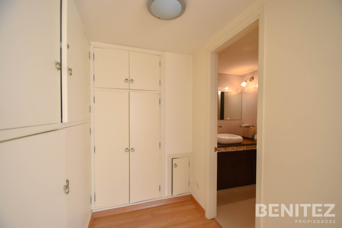 Apartamento ID.8210 - Primera fila al Puerto. Apartamento en venta de 4 dormitorios. Oportunidad!