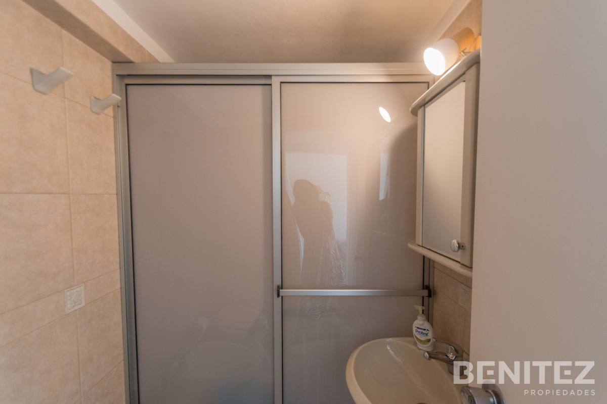 Apartamento ID.9330 - Amplio esquinero de 3 dormitorios en Peninsula. Torre con servicios.