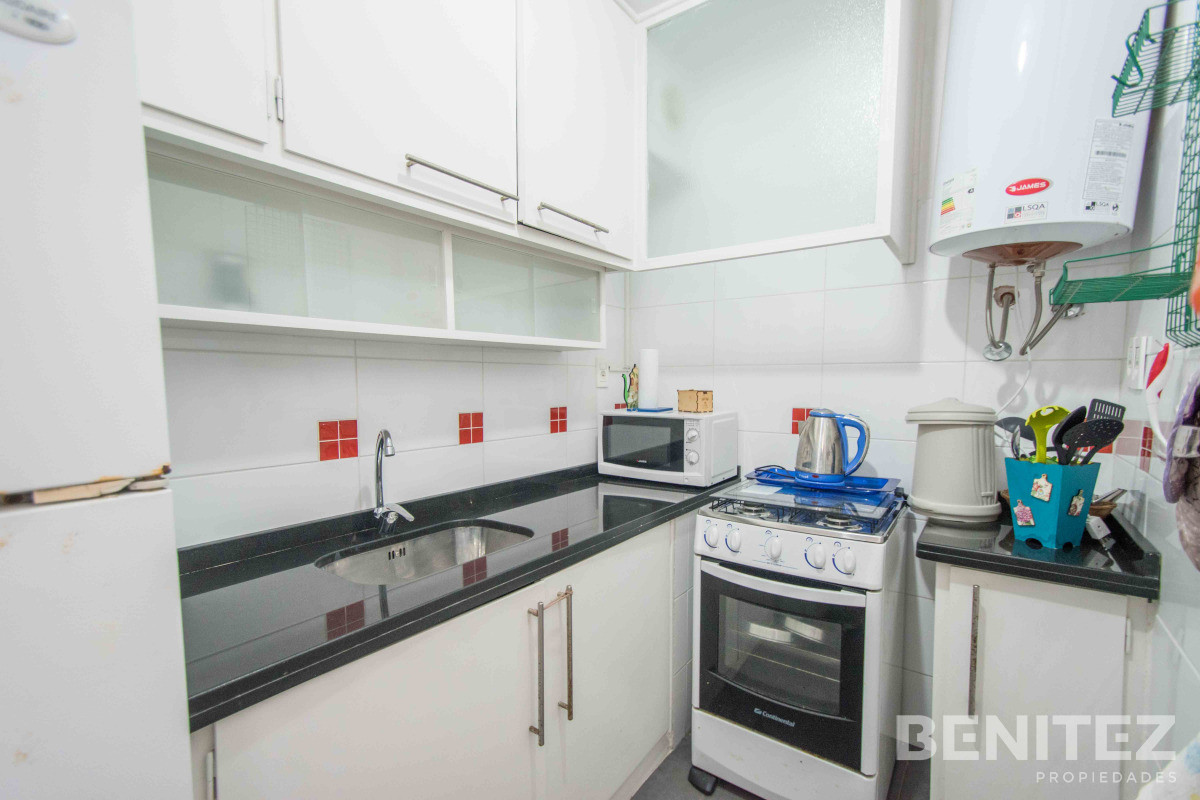 Apartamento ID.9677 - Esquinero de 2 dormitorios. A pasos del Puerto. 