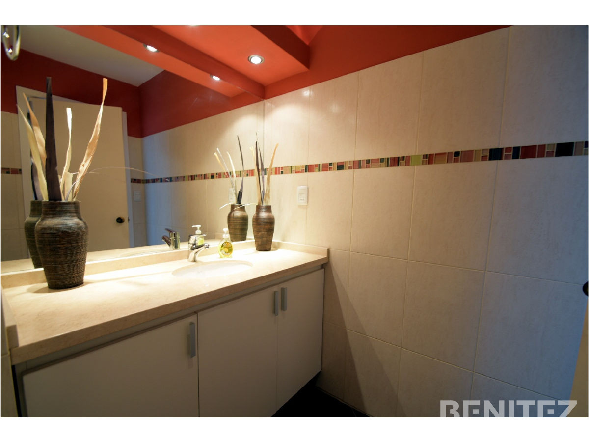 Apartamento ID.7354 - Único! Primera fila al Puerto. Amplio living. 1 dorm + 2 baños. 