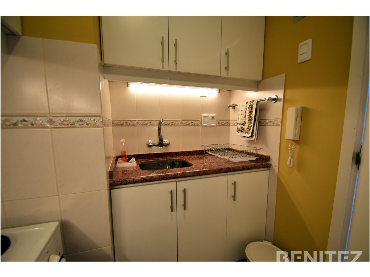 Apartamento ID.7354 - Único! Primera fila al Puerto. Amplio living. 1 dorm + 2 baños. 