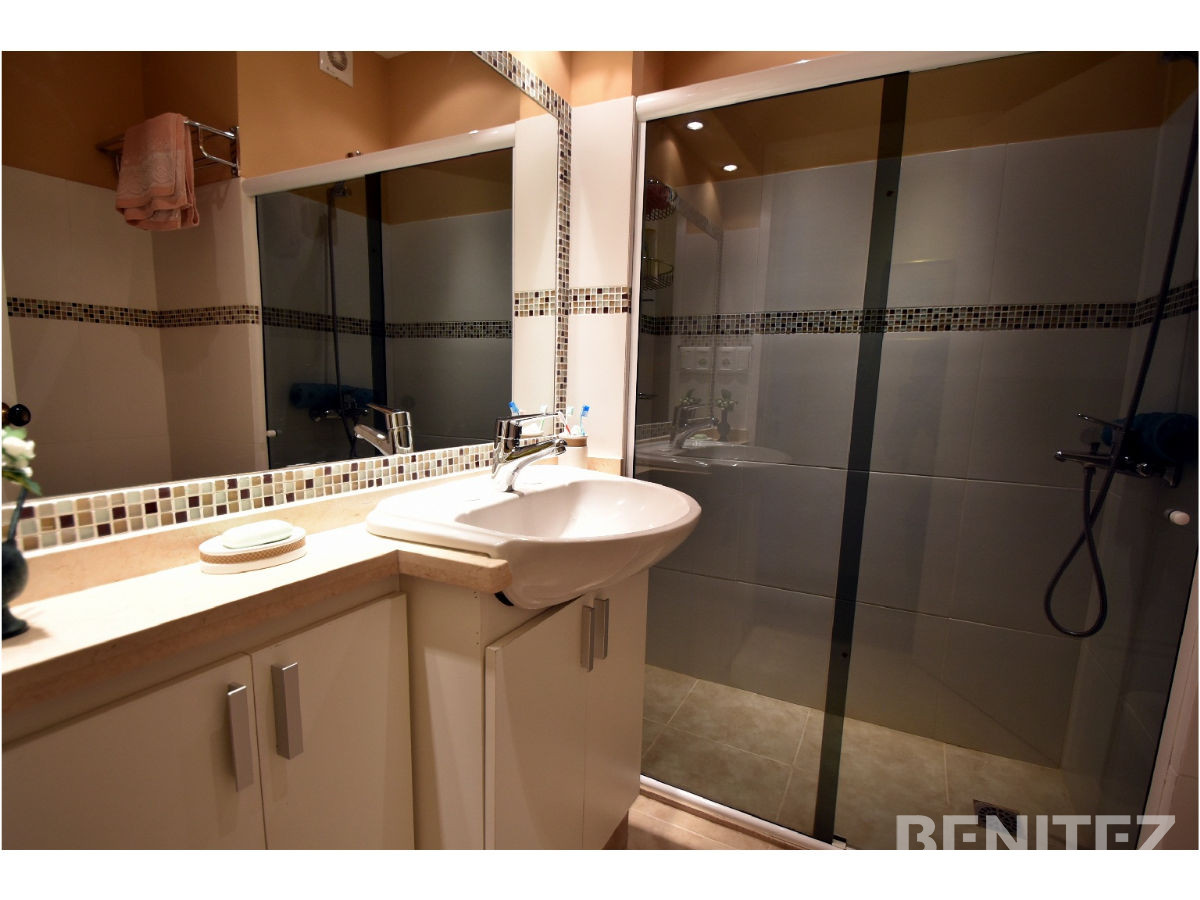 Apartamento ID.7354 - Único! Primera fila al Puerto. Amplio living. 1 dorm + 2 baños. 