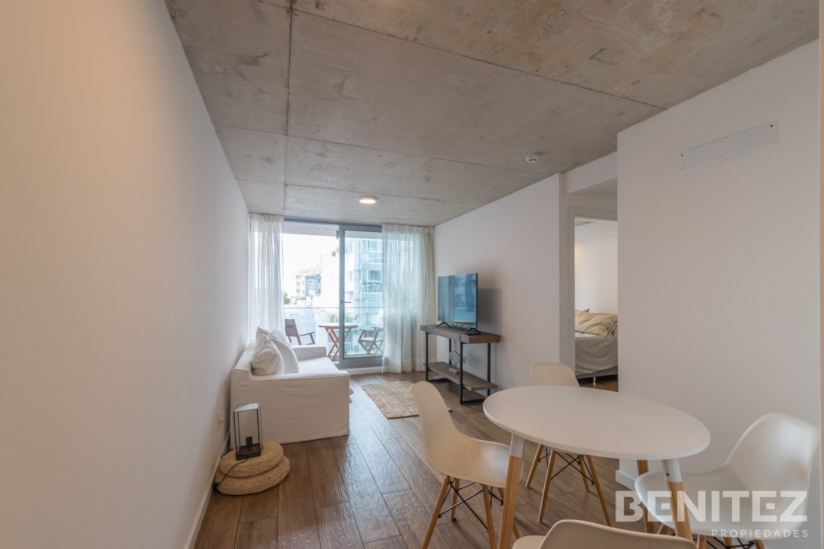 Apartamento ID.9606 - SUDESTE. Excelente apartamento en moderno edificio.