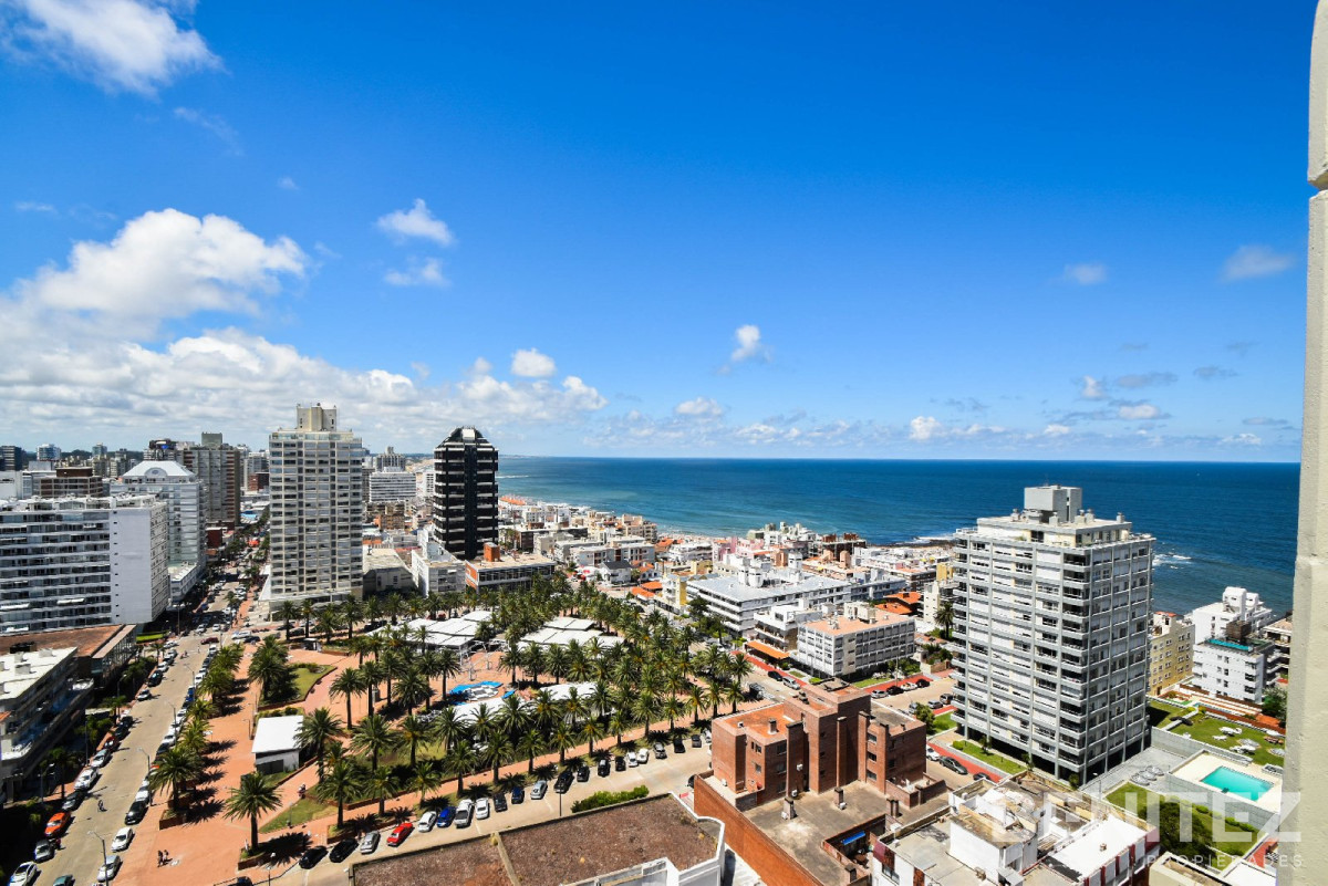 Apartamento ID.7972 - Excelente apartamento en venta de 3 dormitorios reciclado - Vista Puerto, reciclado. Punta del Este