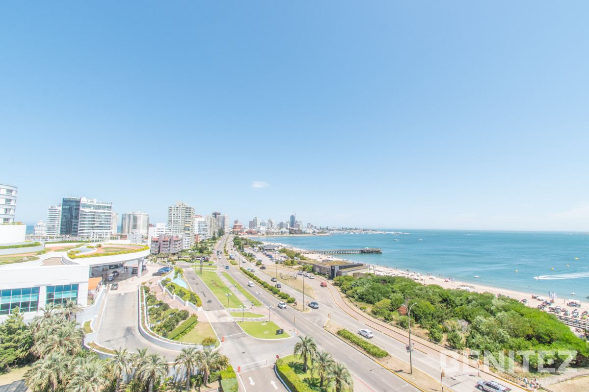 Apartamento ID.9580 - Millenium. Esquinero a la Peninsula. Playa Mansa.