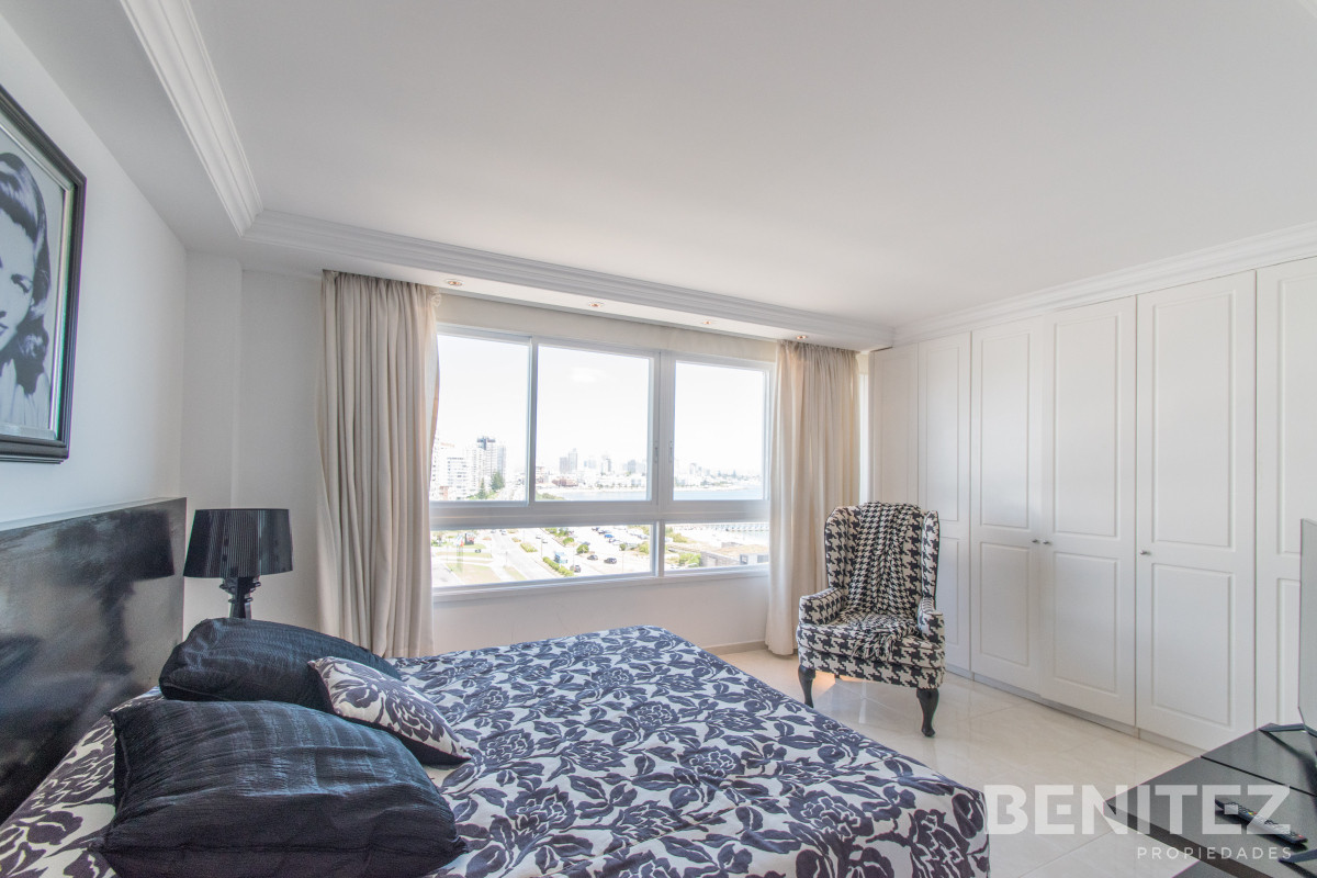 Apartamento ID.9580 - Millenium. Esquinero a la Peninsula. Playa Mansa.