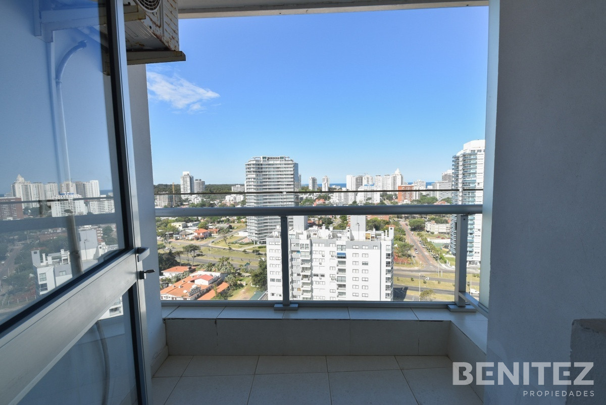 Apartamento ID.5998 - Seasons Tower piso alto! 2 dormitorios con espectacular vista. Playa Mansa