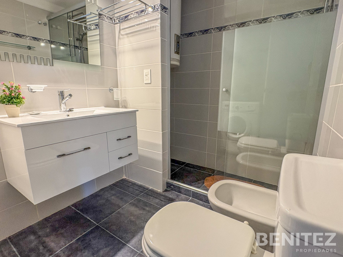 Apartamento ID.410 - Torre Libertador. Apartamento 1 dormitorio y medio al Puerto! 