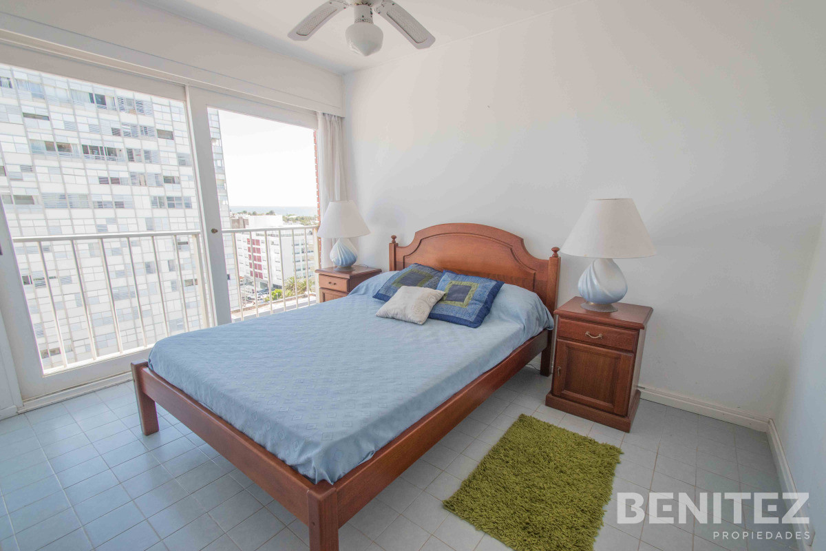 Apartamento ID.9677 - Esquinero de 2 dormitorios. A pasos del Puerto. 