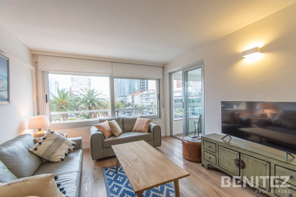 Apartamento ID.575 - Imperdible! Esquinero de 3 dormitorios. Pintos Risso.