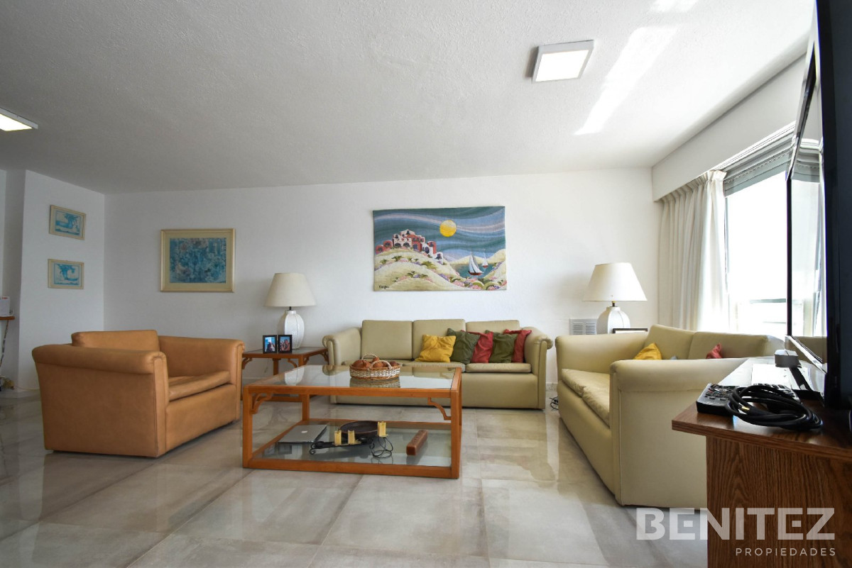Apartamento ID.7972 - Excelente apartamento en venta de 3 dormitorios reciclado - Vista Puerto, reciclado. Punta del Este