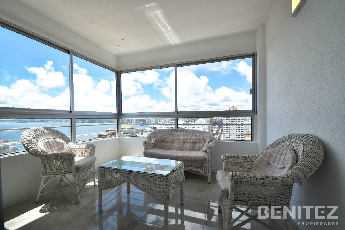 Apartamento ID.7972 - Excelente apartamento en venta de 3 dormitorios reciclado - Vista Puerto, reciclado. Punta del Este