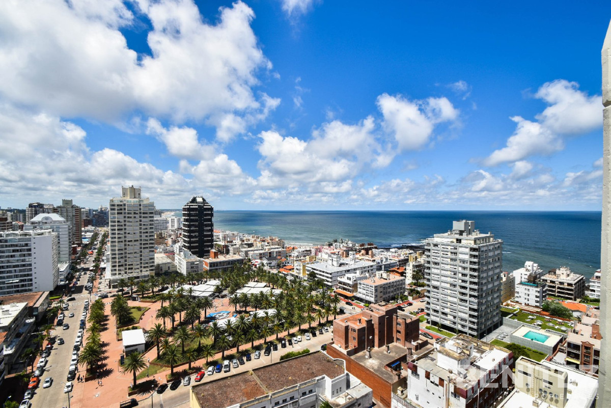 Apartamento ID.7972 - Excelente apartamento en venta de 3 dormitorios reciclado - Vista Puerto, reciclado. Punta del Este