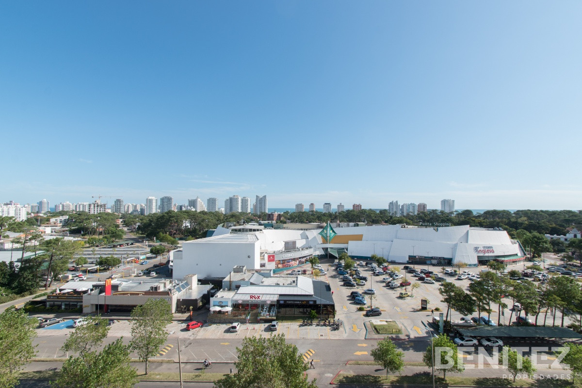 Apartamento ID.9106 - Oportunidad Frente a Punta Shopping. Excelente orientación al Mar!