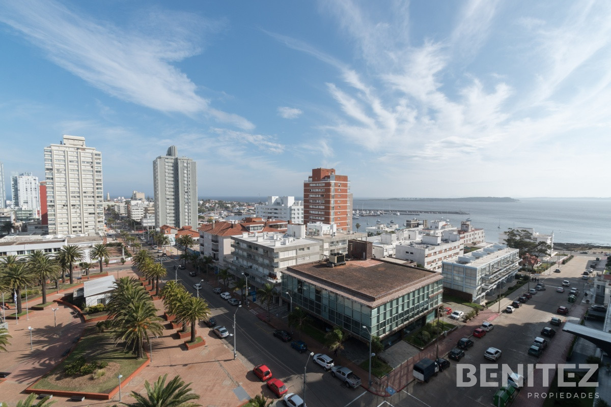 Apartamento ID.1429 - Vista al Puerto. Amplio apartamento de 1 dormitorio y medio.