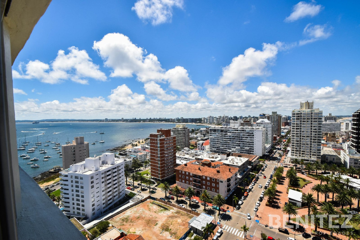 Apartamento ID.7972 - Excelente apartamento en venta de 3 dormitorios reciclado - Vista Puerto, reciclado. Punta del Este