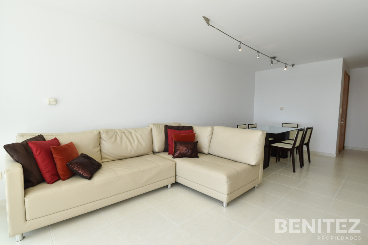 Apartamento ID.5998 - Seasons Tower piso alto! 2 dormitorios con espectacular vista. Playa Mansa