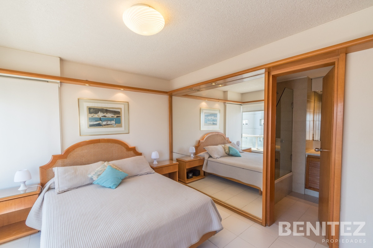 Apartamento ID.9510 - Apartamento en venta de 2 dormitorios + 2 baños y dependencia de servicio.