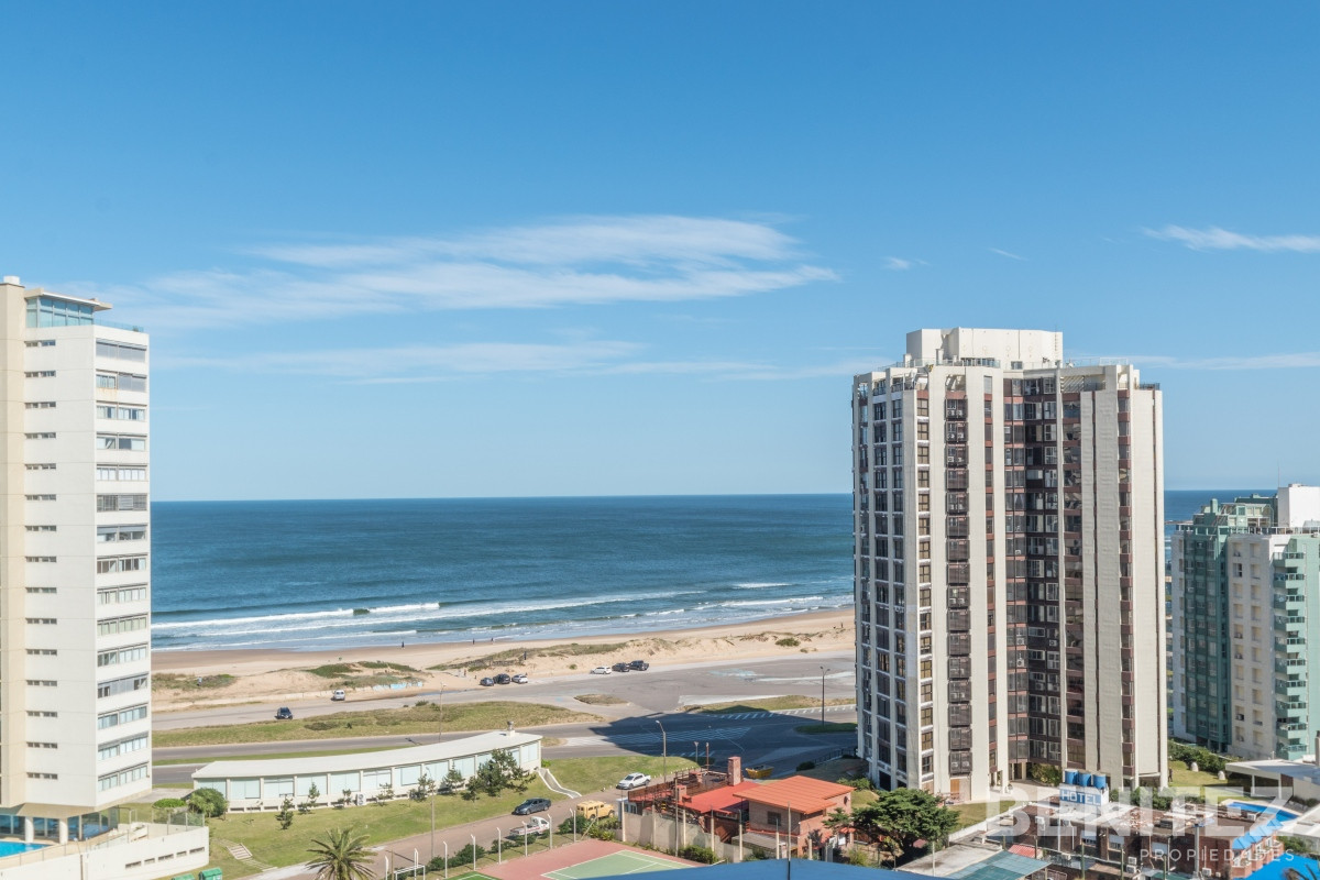 Apartamento ID.9510 - Apartamento en venta de 2 dormitorios + 2 baños y dependencia de servicio.