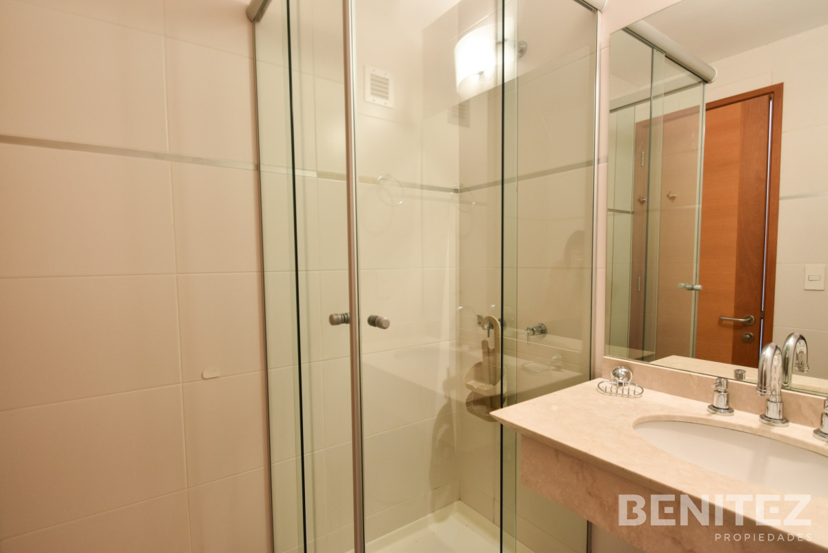 Apartamento ID.5998 - Seasons Tower piso alto! 2 dormitorios con espectacular vista. Playa Mansa