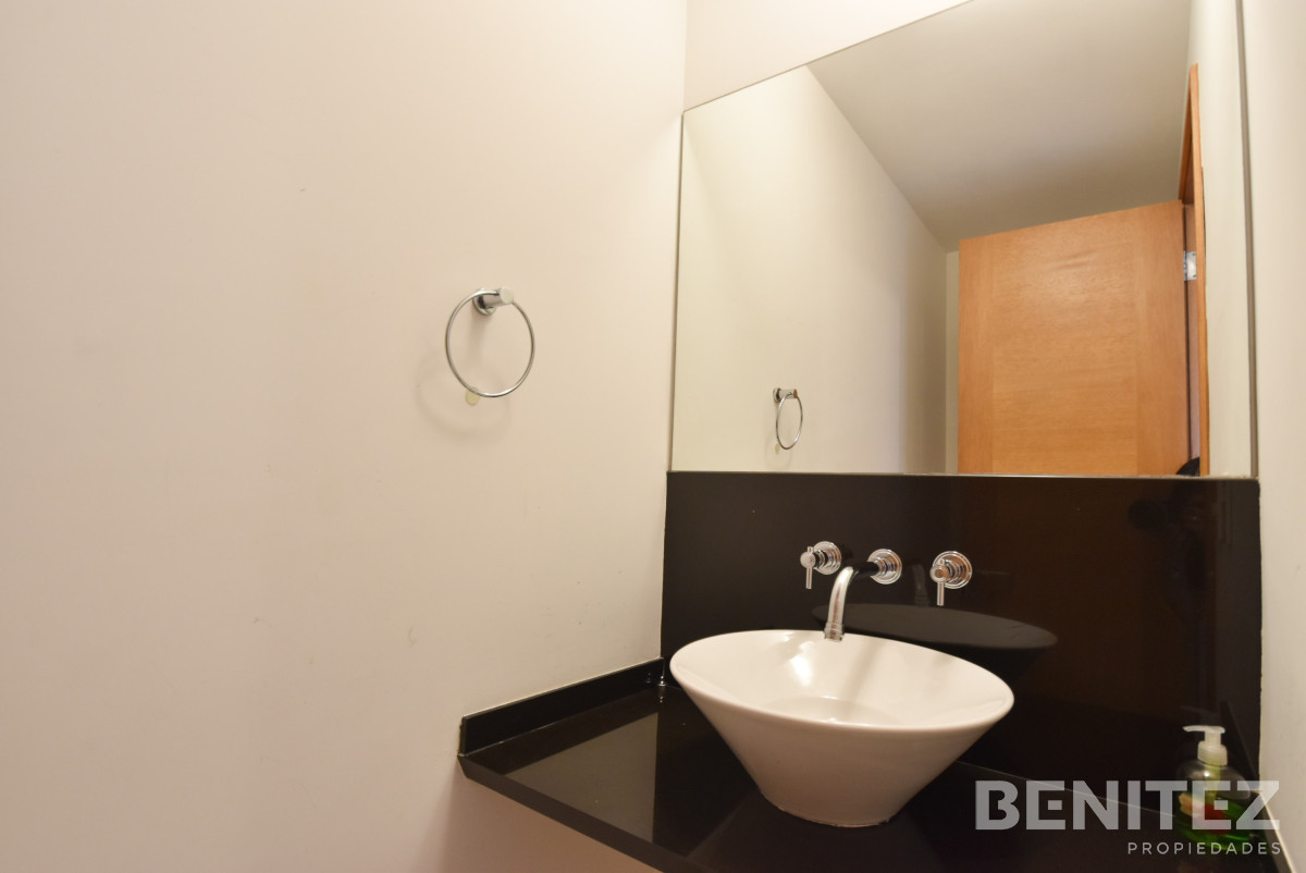 Apartamento ID.5998 - Seasons Tower piso alto! 2 dormitorios con espectacular vista. Playa Mansa