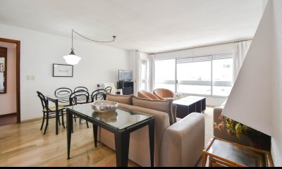 A metros de Los Dedos. Apartamento de 3 dormitorios. Parillero, estufa y más!