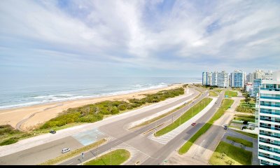 Oportunidad venta apartamento frente al mar Punta del Este