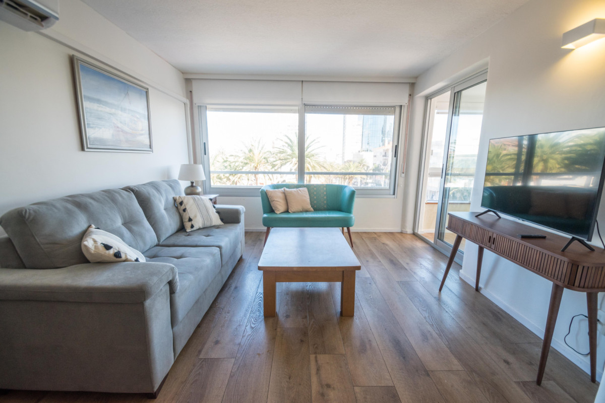 Imperdible! Apartamento esquinero de 3 dormitorios. Reciclado.