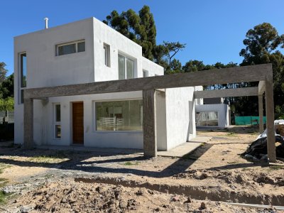 Modernas casas a estrenar en Parque Burnett