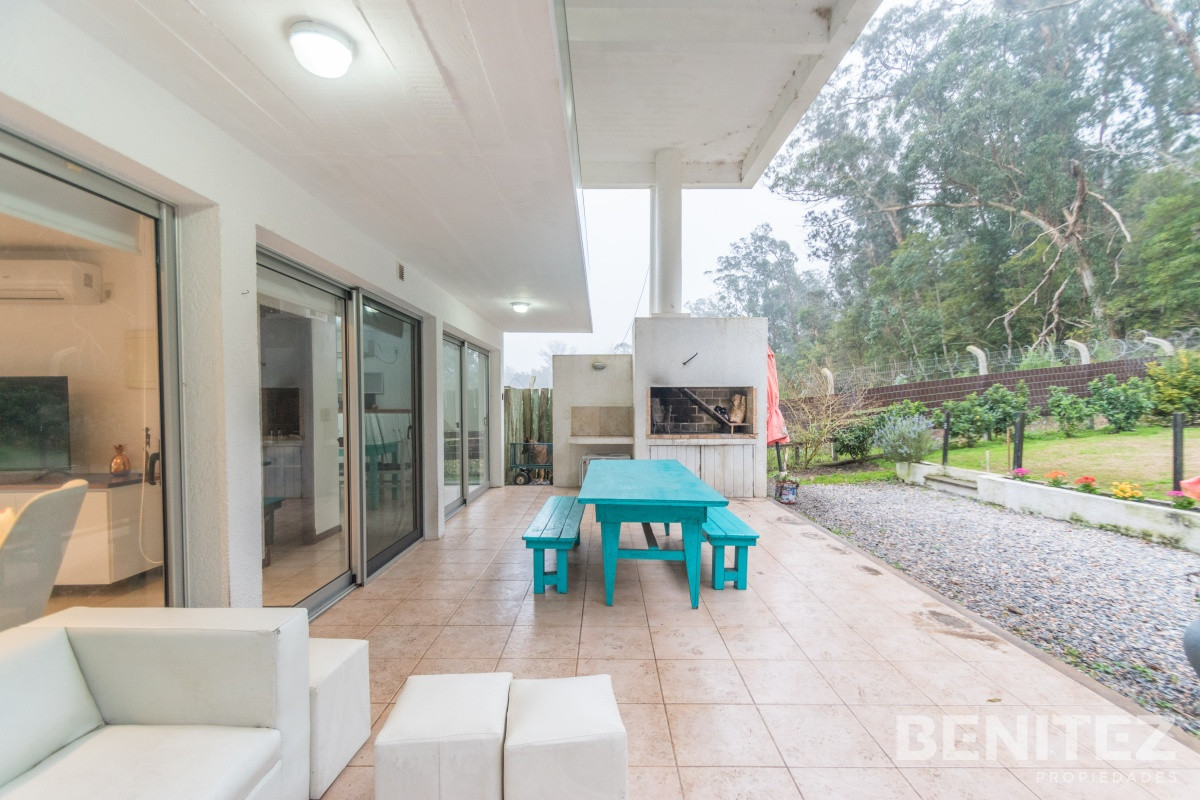 Casa ID.9179 - Casa en Rincon del Indio. Diseño minimalista. Super funcional.