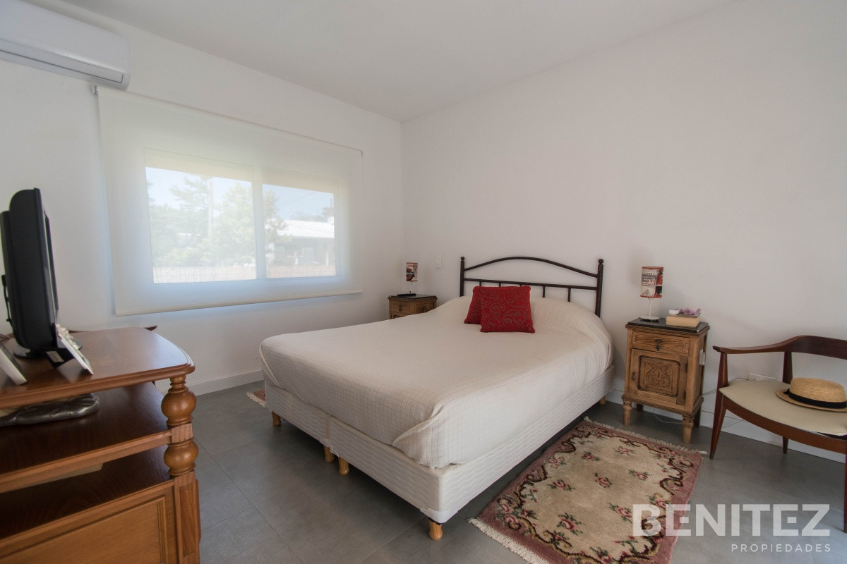Casa ID.8694 - Moderna Casa con piscina climatizada. Barrio Marly. Proxima a Punta Shopping.
